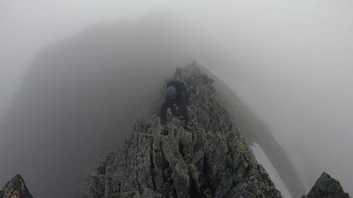 奥穂高山頂から馬の背