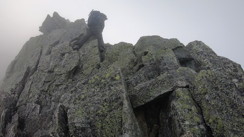 奥穂高山頂から馬の背